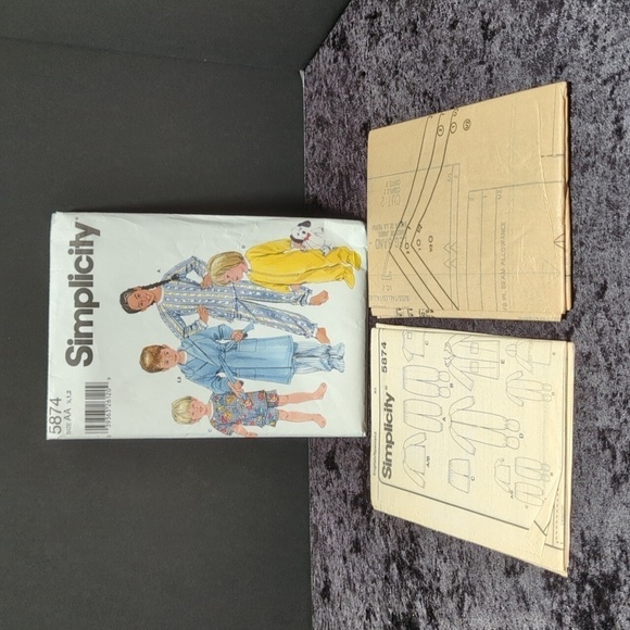 Simplicity 5874 Uncut/Unused Kid's Pajamas and Robe Sewing Pattern Size 1/2-2 - Picture 3 of 3